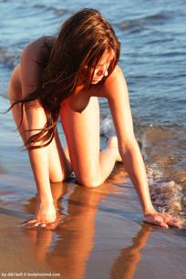 Laura Christina in Body in Mind set Just Beauty