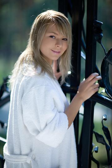 Paloma B in Metart set Abika