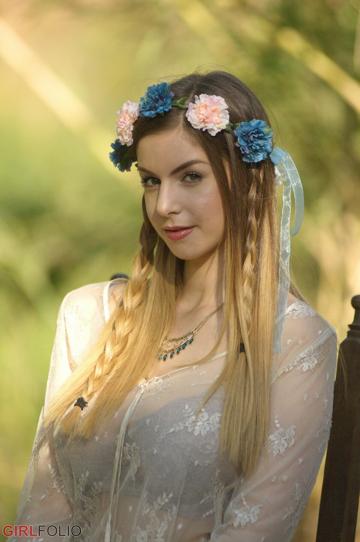 Stella Cox in Girlfolio set Back To Nature