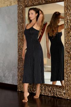 Calypso in Metart set The Looking Glass