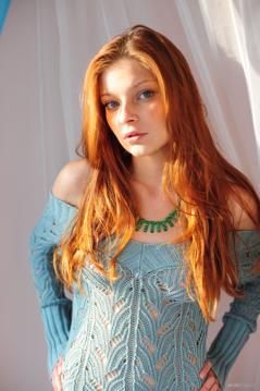 Indi in Erotic Beauty set Naturally Red