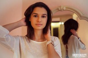 Anchen in Showy Beauty set Desirable