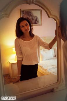 Anchen in Showy Beauty set Desirable