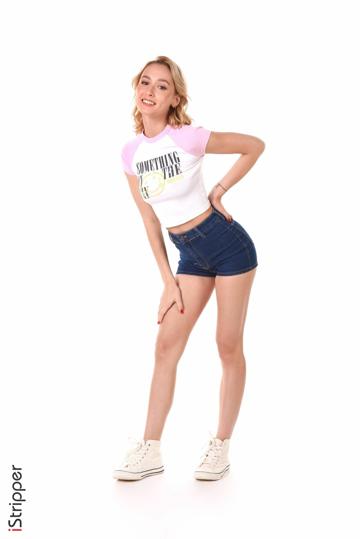 Kelly Collins in Istripper set Something In The Way