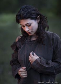 Raven in Bare Maidens set Raven Of Zeng Camp Fire