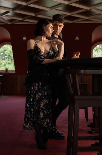 Olive Glass in Sex Art set Croupier