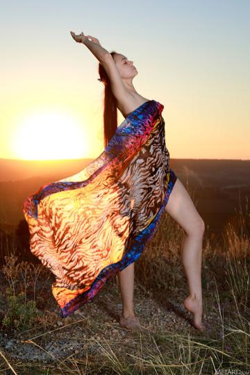Mia Grandi in Metart set Catching Sunset