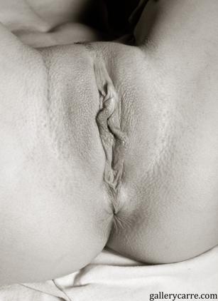 Zafira in Gallery Carre set Fingering Herself