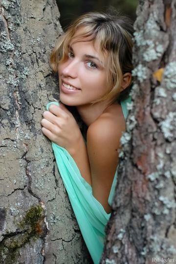 Natalia B in Rylsky Art set Ulesku