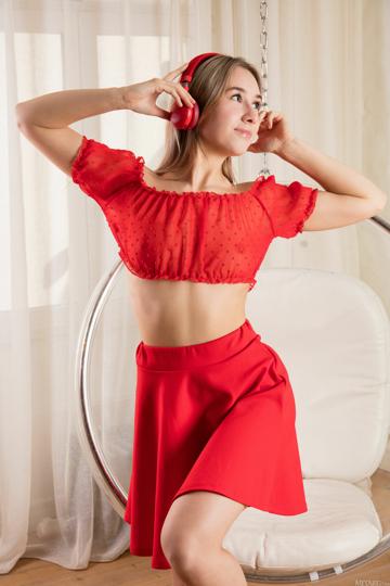 Lumen in Metart set Swing Out
