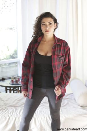 Raven Rockette in Denudeart set Unshaved