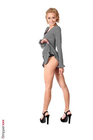 Veronica Leal in Istripper set Hidden Pleasure