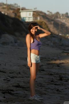 Nina North in Zishy set Warm Smell of Colitas